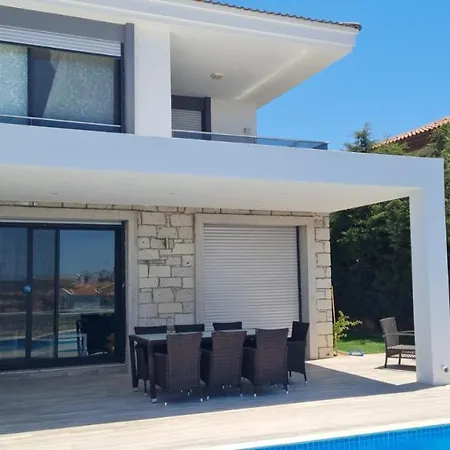Villa De-lale *