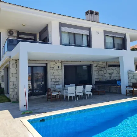 Villa De-lale *